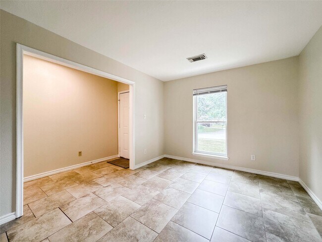Building Photo - 217 Mary Ann Dr