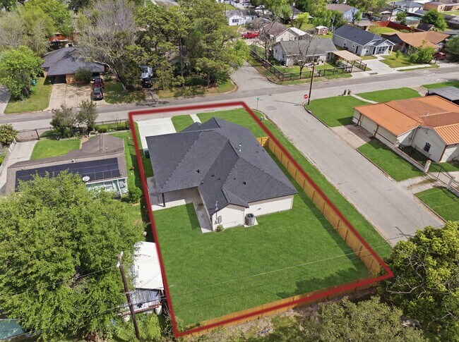 Building Photo - 7040 Kinney St