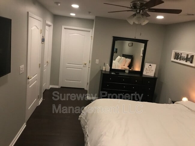 Building Photo - 8 Highbridge Ln