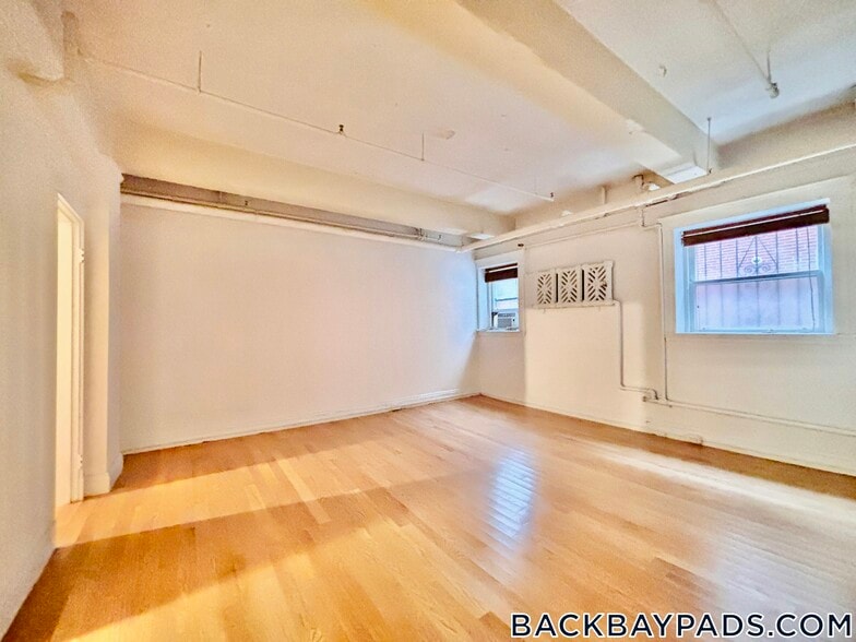 Building Photo - 6 Marlborough St