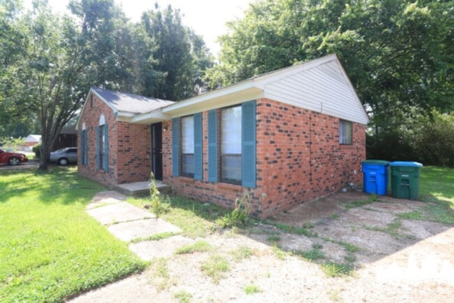 Building Photo - 11853 Dr Logan Rd