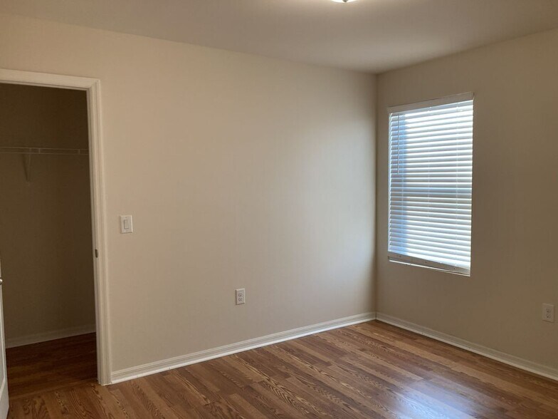 Building Photo - 26335 Explorer Rd