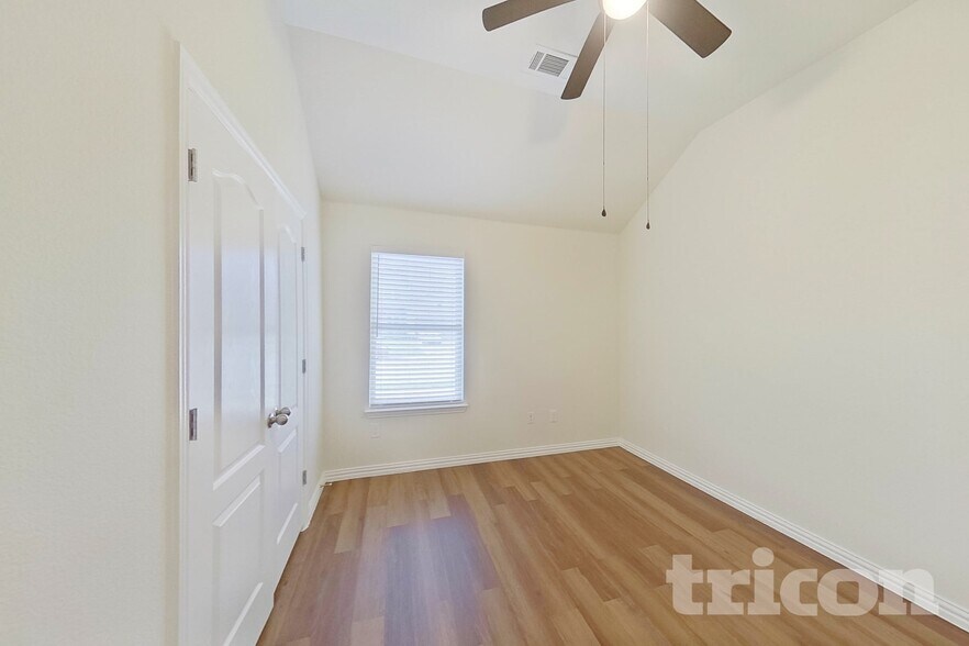 Building Photo - 1304 Meridian Dr