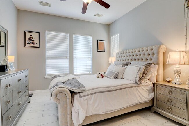 Building Photo - 5339 Canyon Hollow Dr