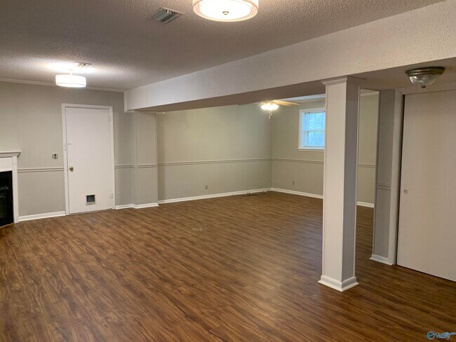 Building Photo - 2602 Vinyard St NE