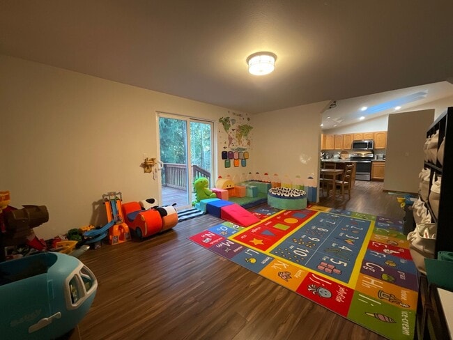 Building Photo - Beautiful 3 Bedroom, 2.5 Bath Home in Clearwood Community!