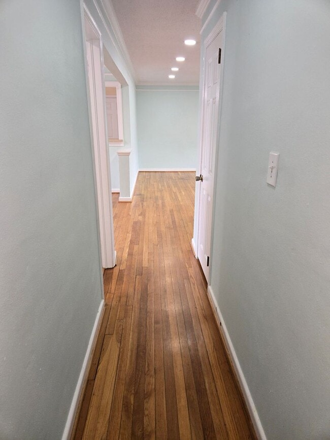 Building Photo - Move In Ready!