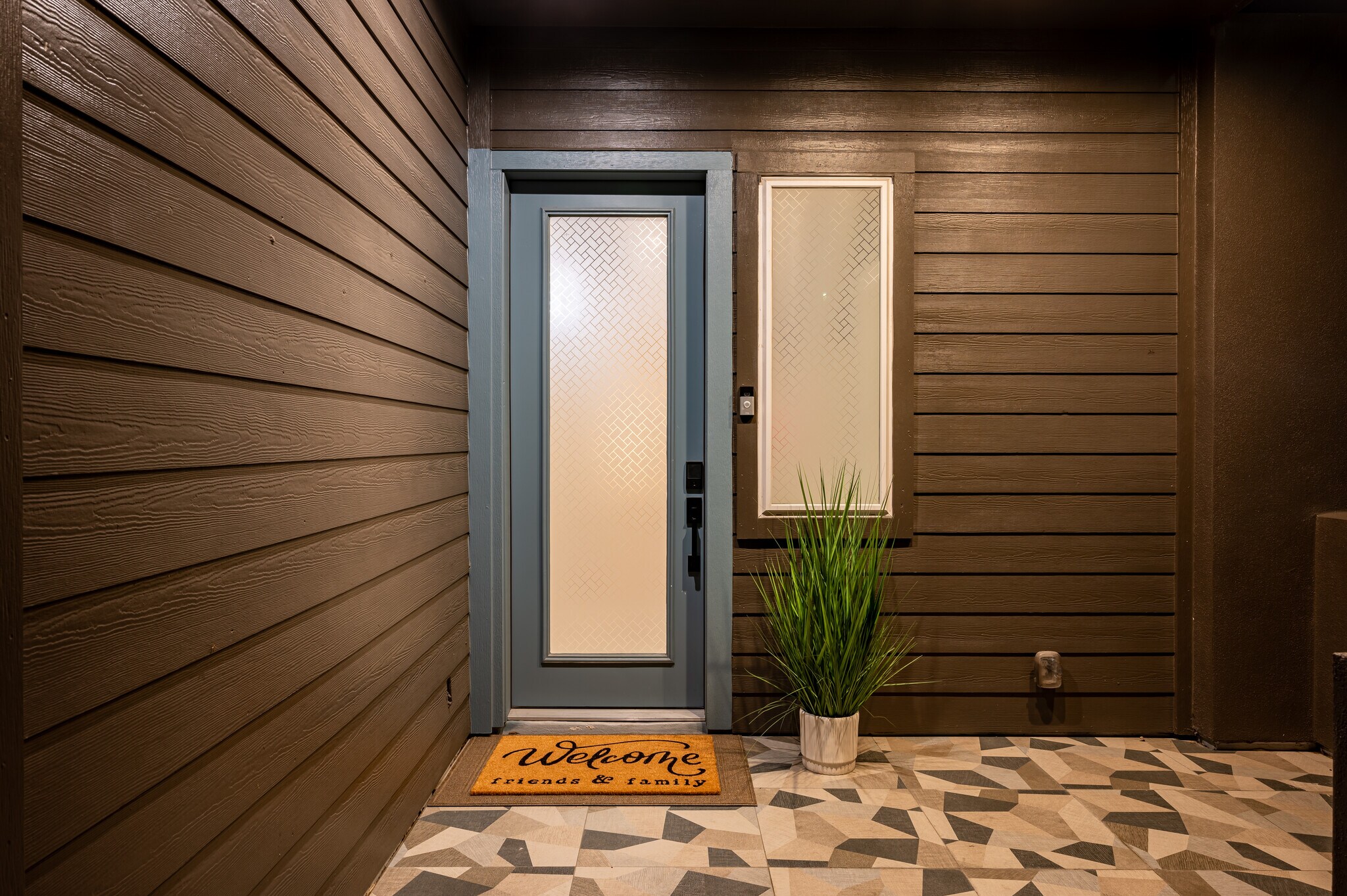 Building Photo - 917 Thompson St