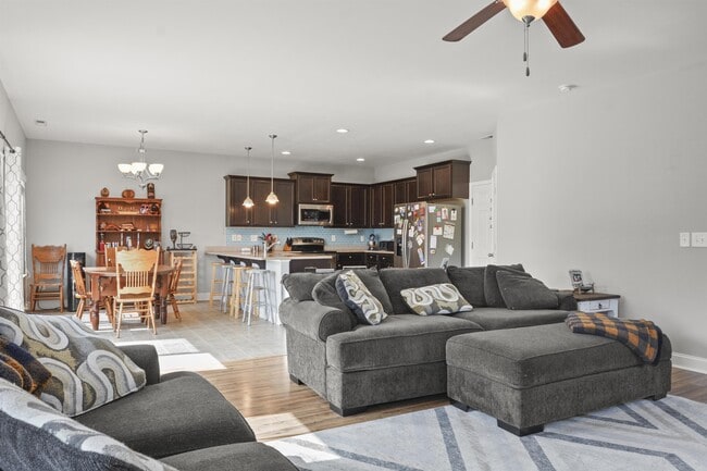 Building Photo - 401 Hope Ct