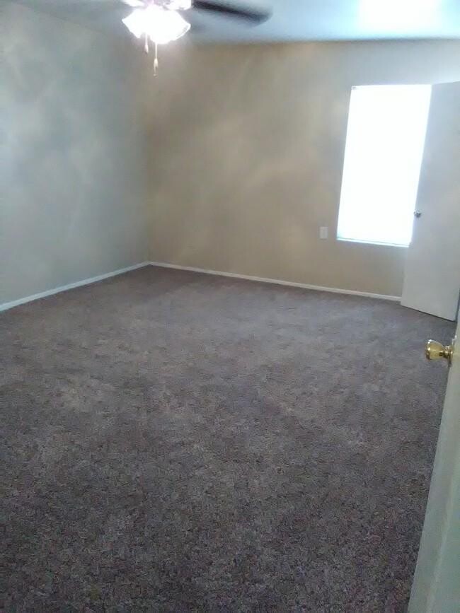 Building Photo - 1 bedroom in Dallas TX 75212