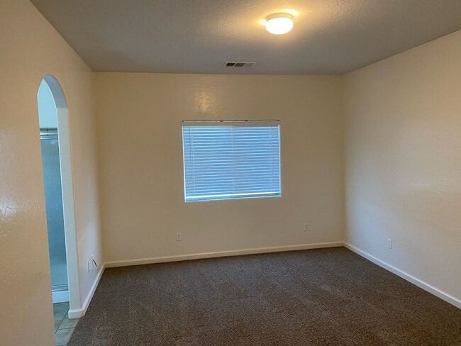 Building Photo - 2022 Muscat Ave