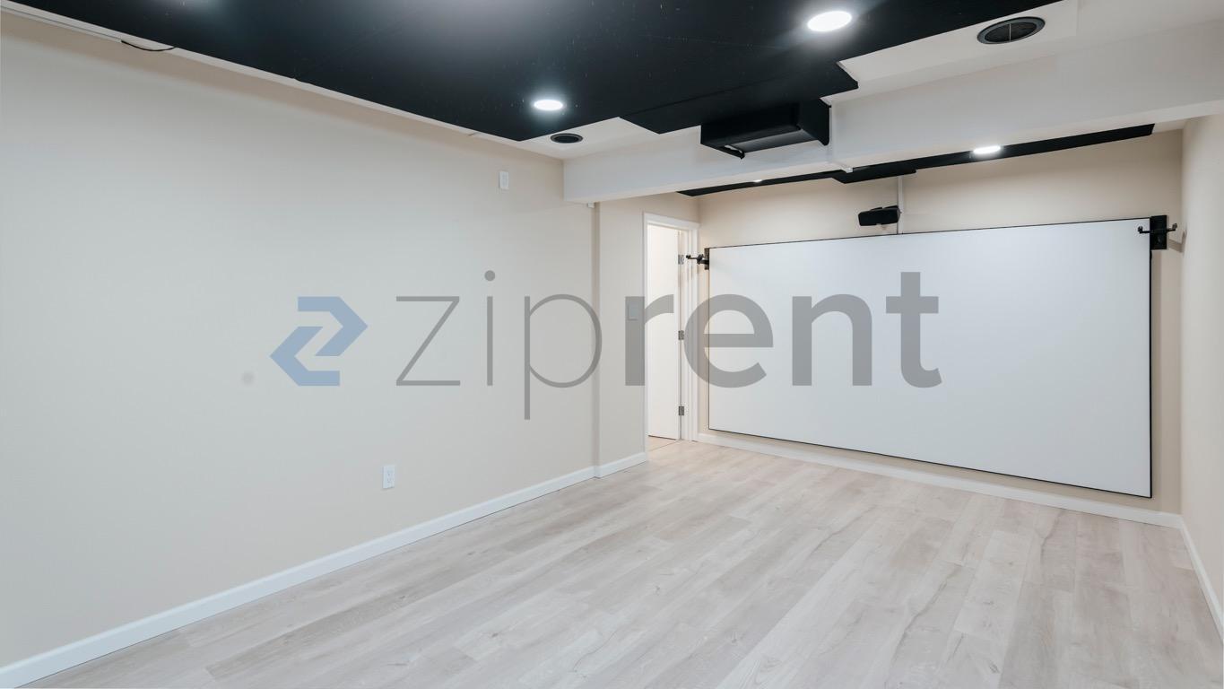 Building Photo - Unit
