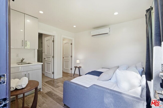 Building Photo - 13201 Bloomfield St