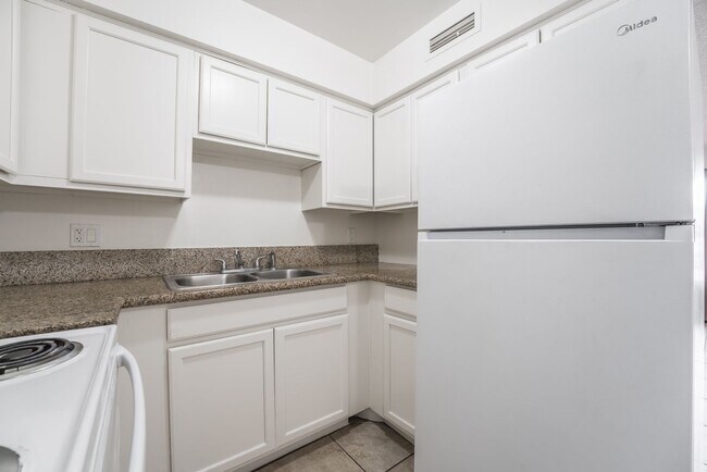 Building Photo - 1 Bedroom Downstairs  Condo Unit Near the Strip! Move in Special $199 for the first month rent!