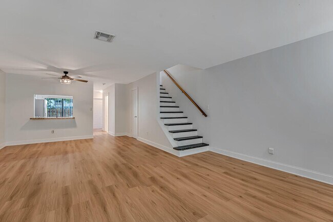 Building Photo - 2108 NE 44th St