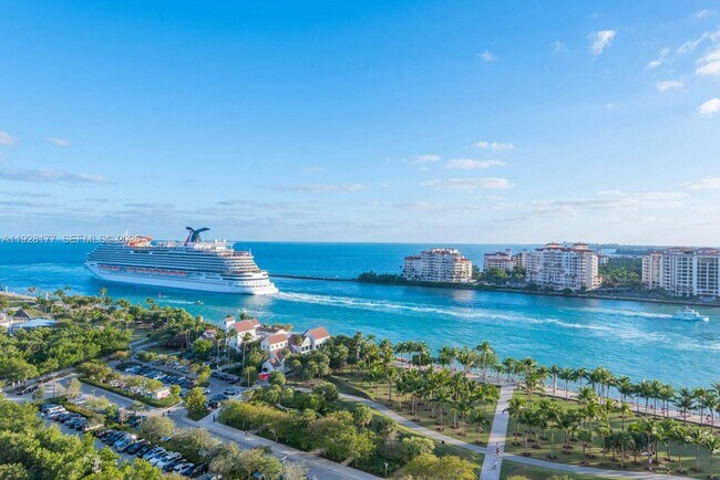 Building Photo - 300 South Pointe Dr