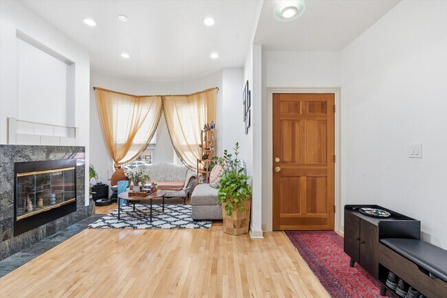 Building Photo - 5739 N Winthrop Ave