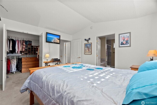 Building Photo - Quiet Updated Townhome in Prime Location!