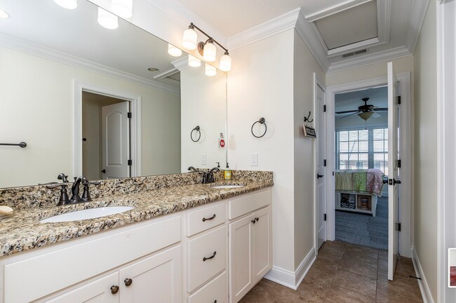 Building Photo - Beautiful Beaumont townhome – $3,000/Month