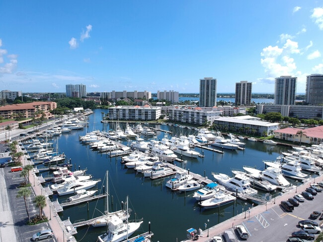 Building Photo - 136 Yacht Club Dr