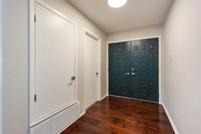 Building Photo - 12302 Eagle Rock Cove