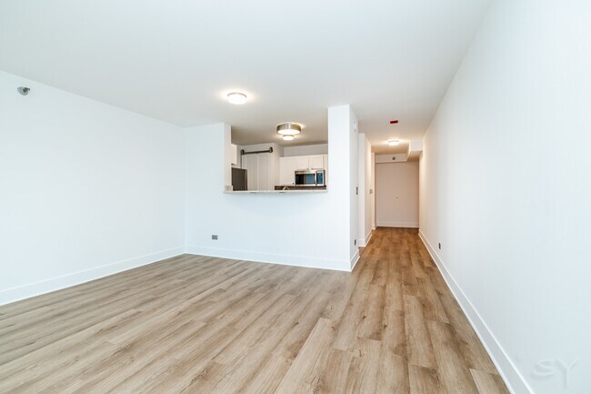 Building Photo - 345 N La Salle Dr