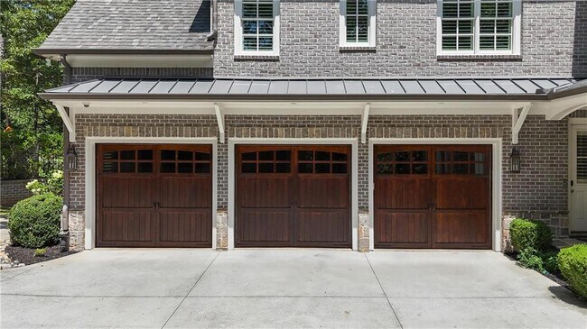 Building Photo - 1685 Mt Paran Rd NW
