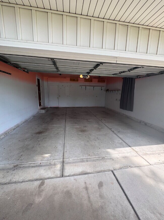 Building Photo - 840 N Waddington Ave