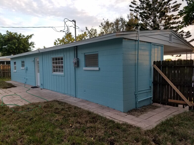 Building Photo - 330 7th Rd SW