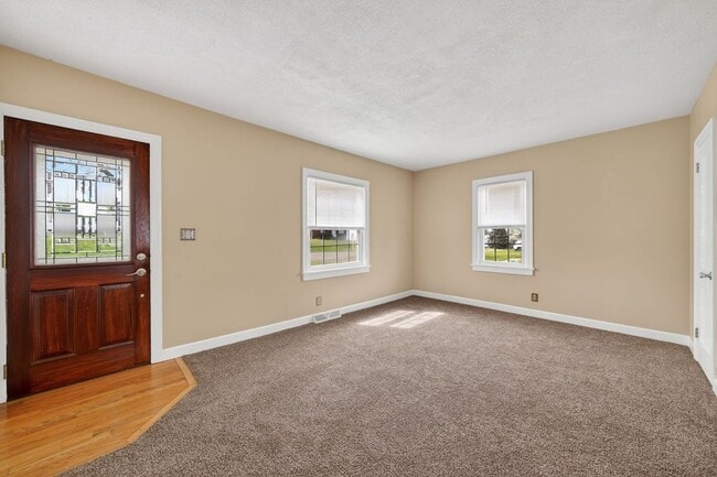 Building Photo - Updated Charming 2BR House in Plain Twp/Canton