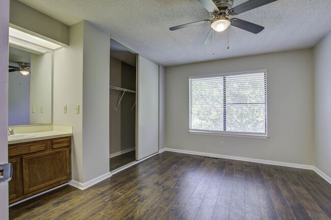 Building Photo - 8471 Yadkin Cir