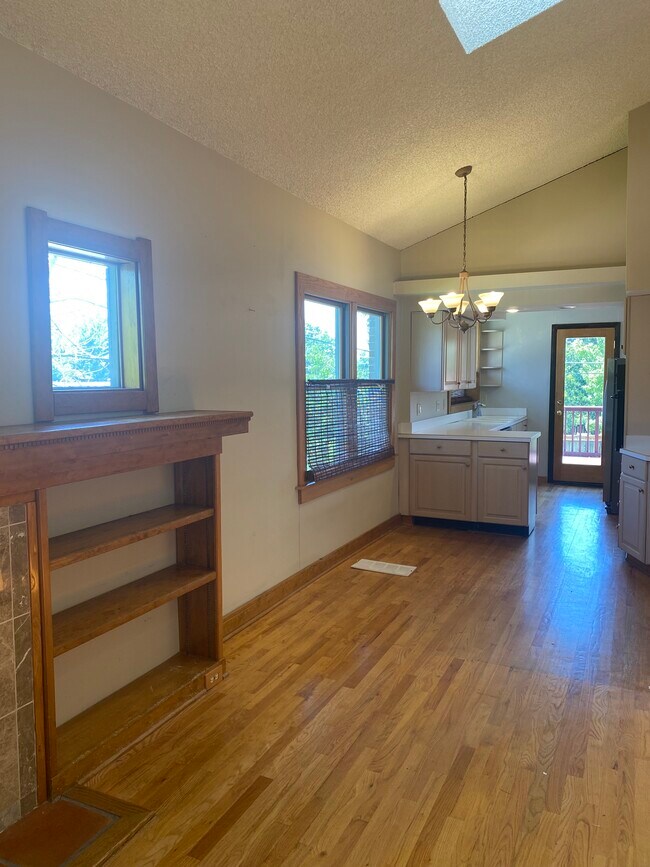 Building Photo - 1491 S York St