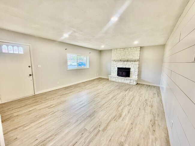 Building Photo - Pet-Friendly 4-BR Home in Santa Clara with RV Parking