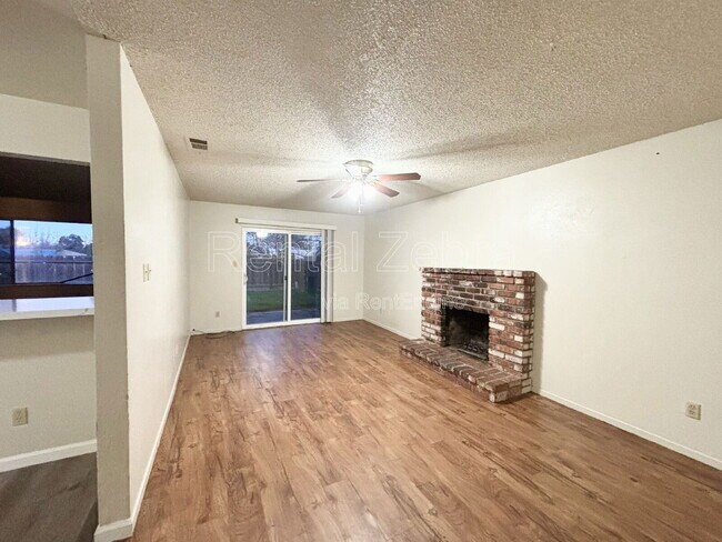 Building Photo - 3290 Cheyenne Dr