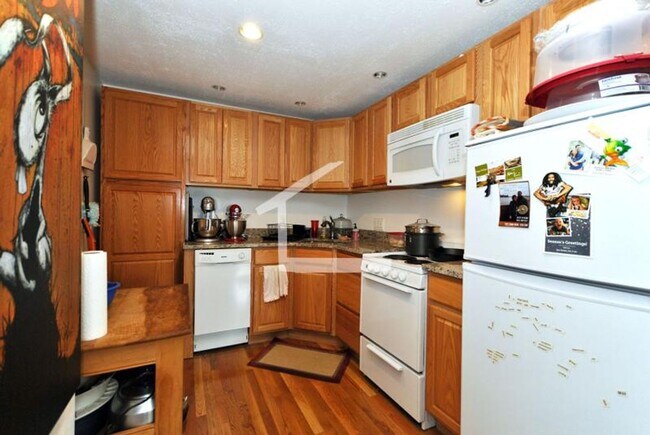 Building Photo - Cozy 1 bed 1 bath with private balcony available 7/1/26