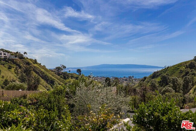 Building Photo - 1336 Bienveneda Ave