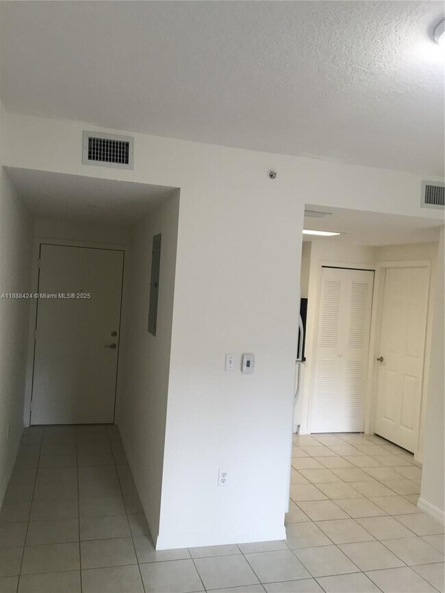 Building Photo - 3410 Coral Wy