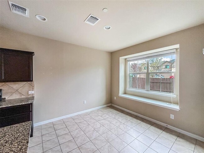 Building Photo - 2880 Donnell Dr