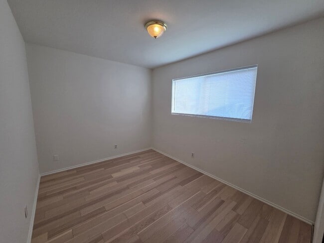 Building Photo - Small 1+1 first floor apartment in Port Hueneme - newly remodeled!