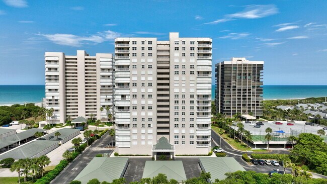 Building Photo - 5049 N Hwy A1A