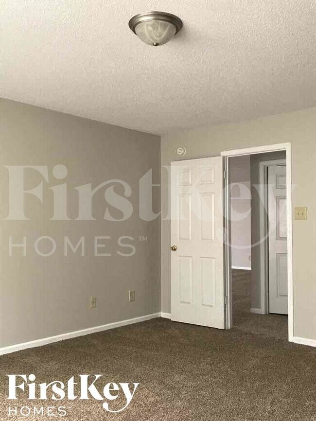 Building Photo - 9214 Bainbridge Dr