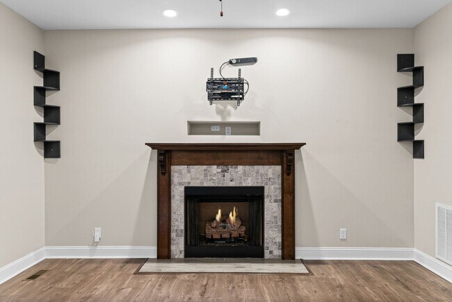 Building Photo - Pet Friendly Four Bedroom!