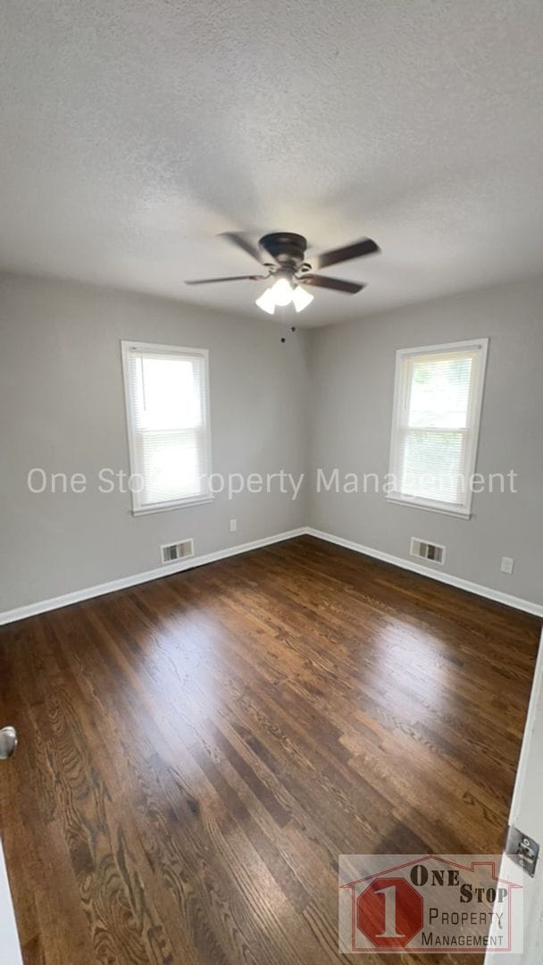 Building Photo - Beautiful 5 Bedroom 2 Bathroom Home in Kan...