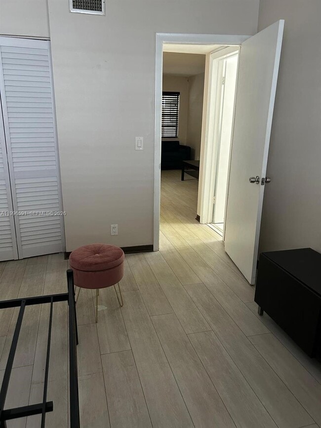 Building Photo - 541 Blue Heron Dr