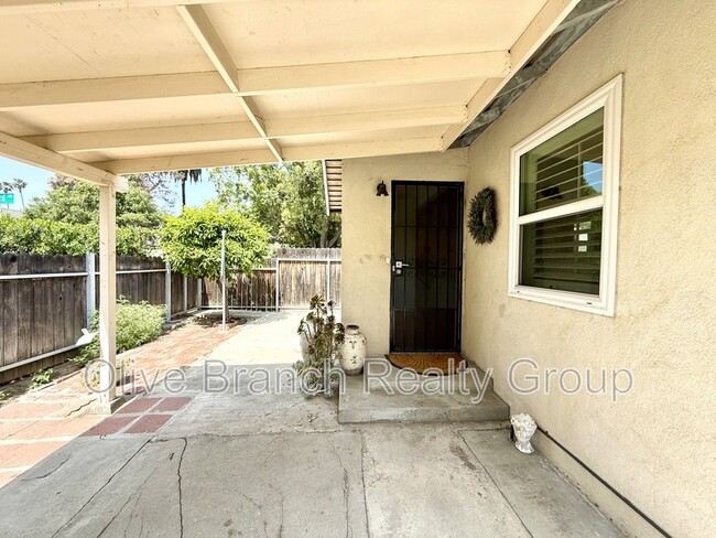 Primary Photo - 634 N Hill Ave