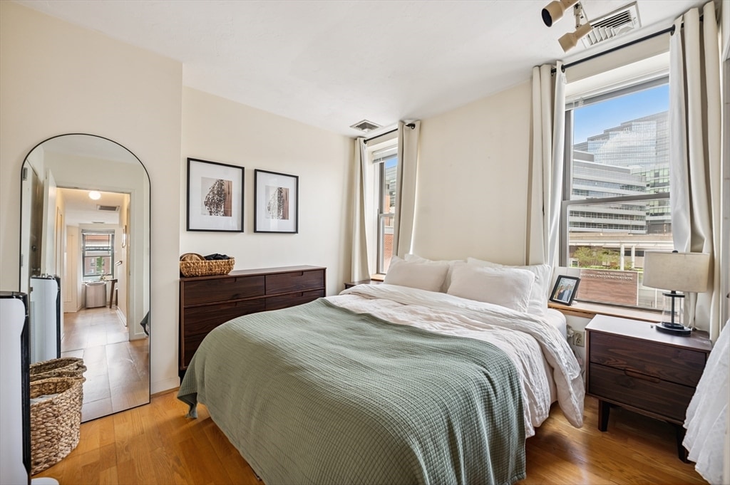 Building Photo - 44 Grove St