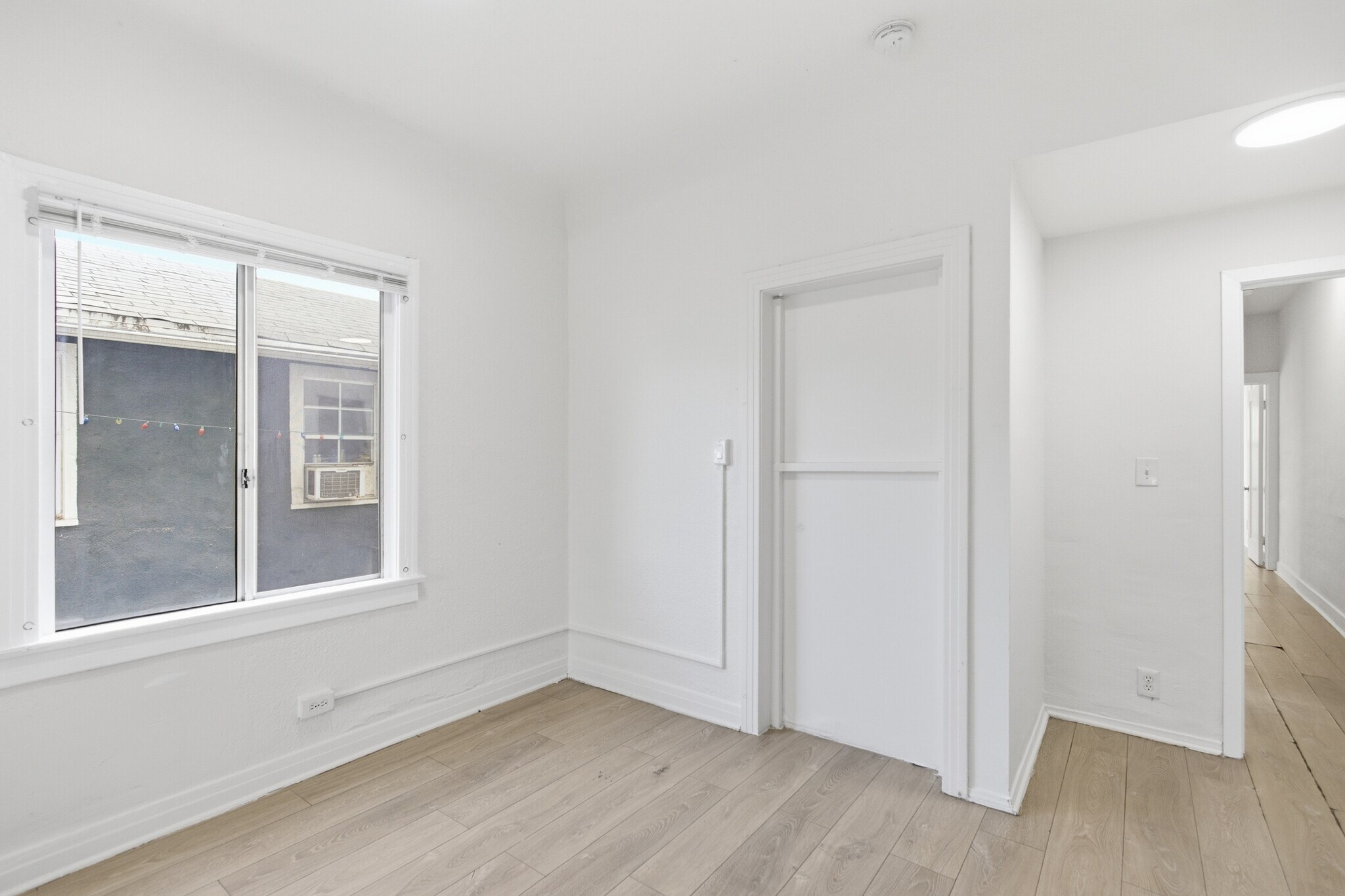 Building Photo - 1526 E 52nd St