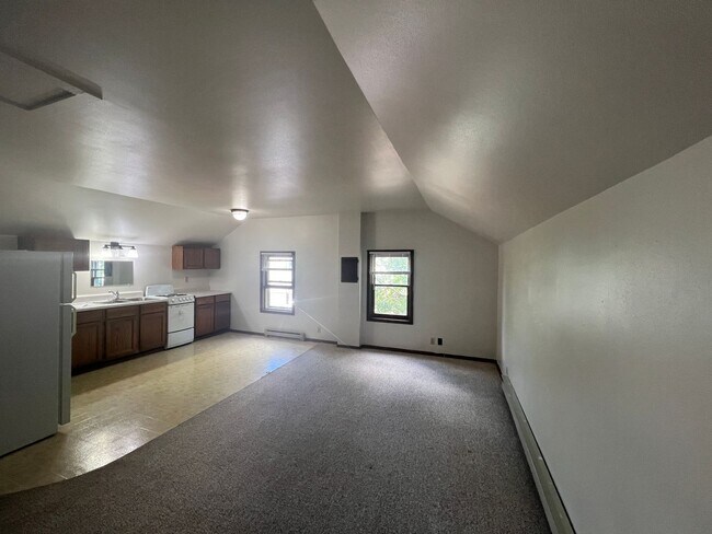 Building Photo - 636 Kickbusch St