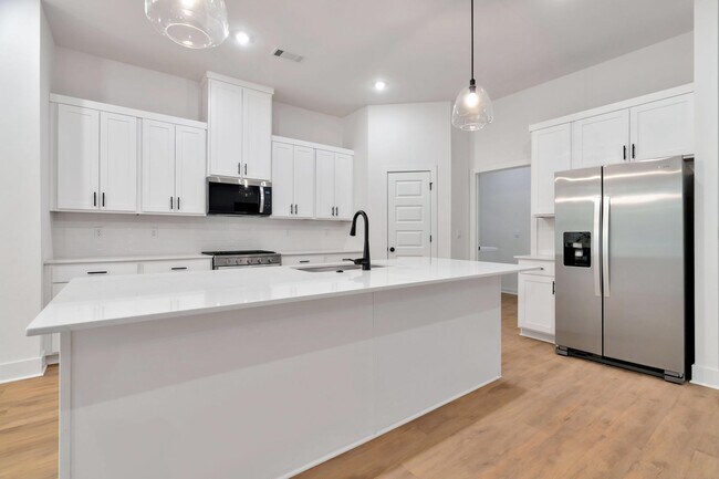 Building Photo - 2907 N Grey Squirrel Dr