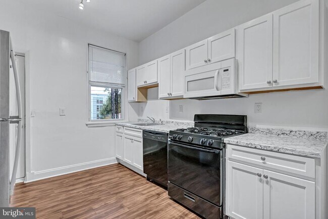 Building Photo - 3027 Walbrook Ave